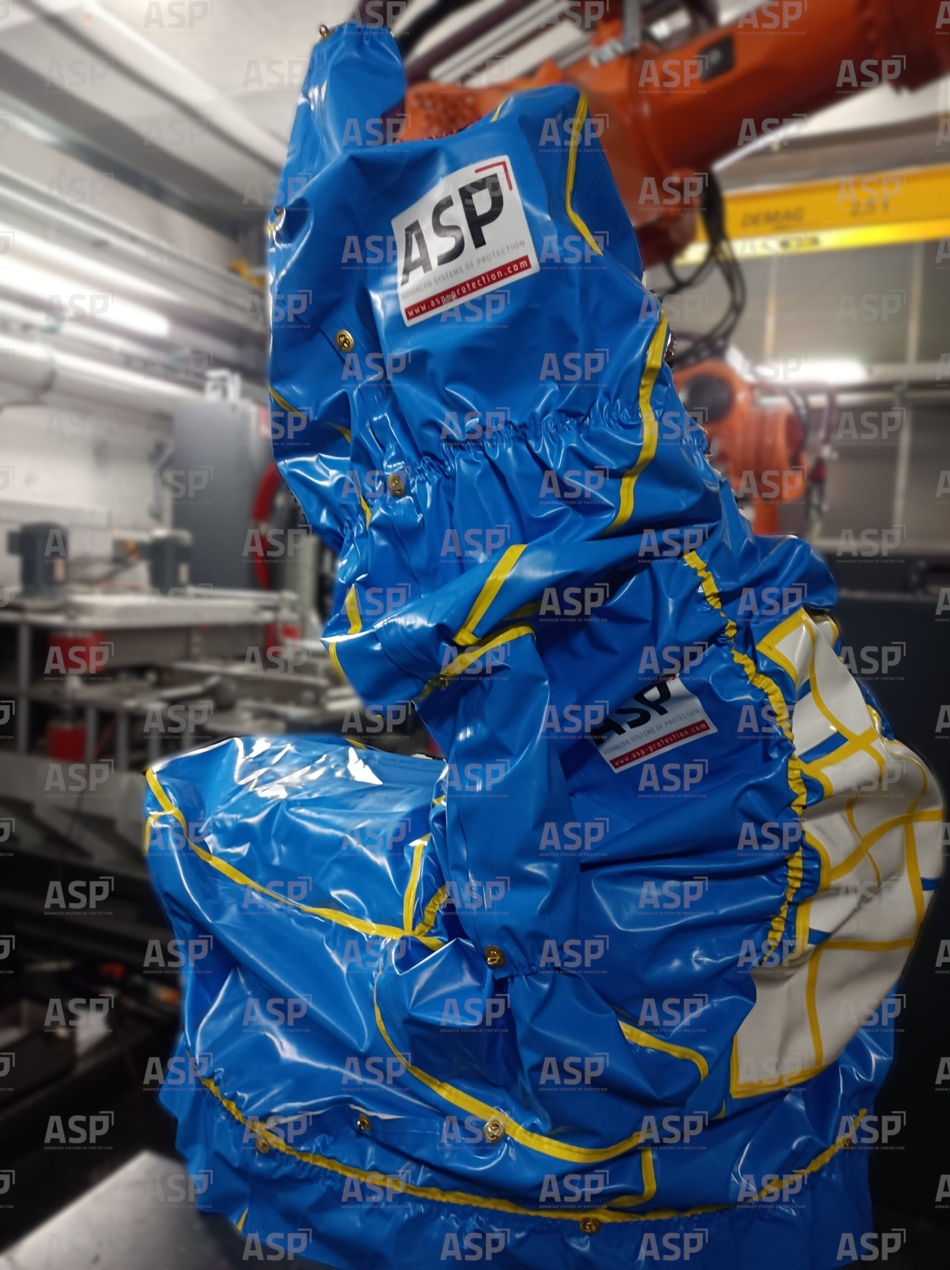 Copertura protettiva per robot di lavorazione industriale