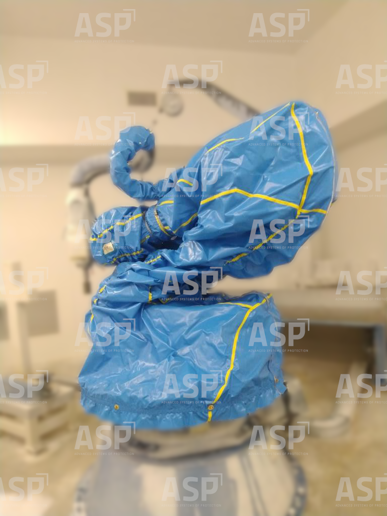 Robot di lavorazione protetto da una copertura a tenuta stagna