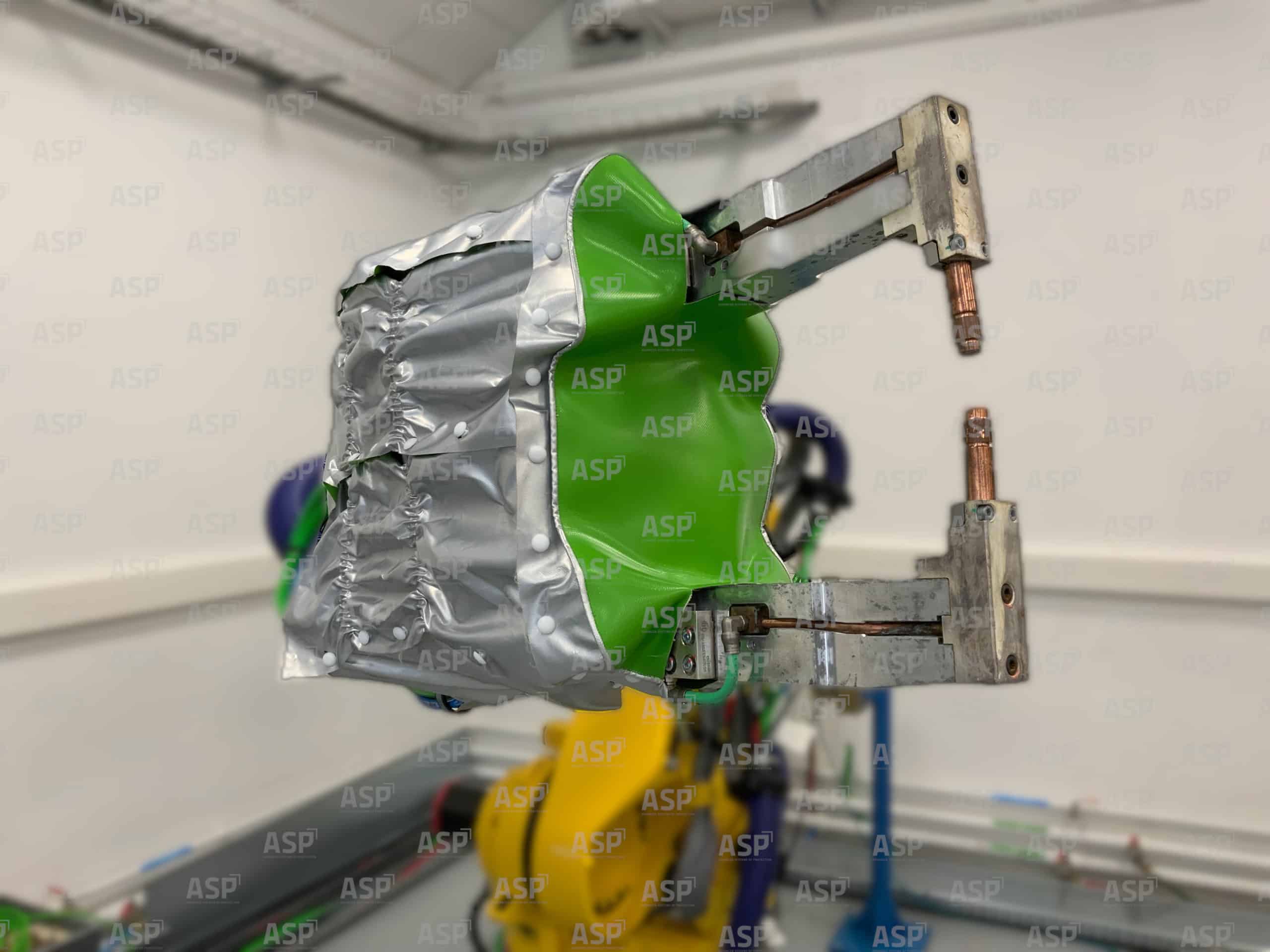 Protezione per pinza di robot per la saldatura.
